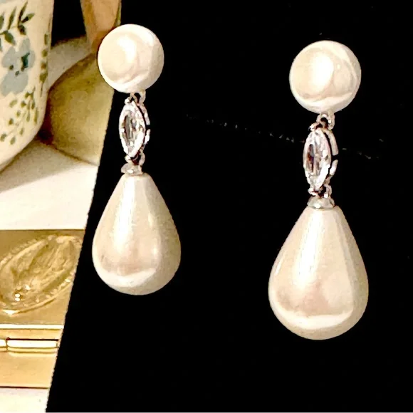 Pearl and Swarovski Crystal Drop Earrings - Picture 1 of 7